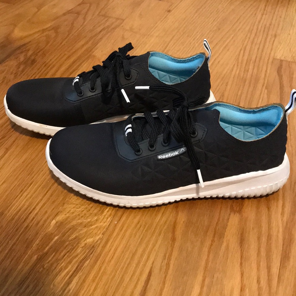 Reebok memory tech massage shoes